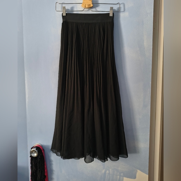 Wilfred Twirl Black Pleat Midi Skirt XS - Picture 3 of 8